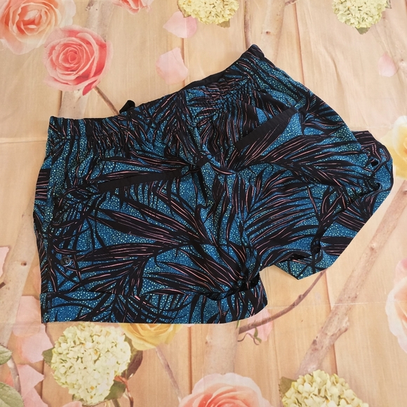 Lululemon Spring Break Away Shorts II - Picture 3 of 7